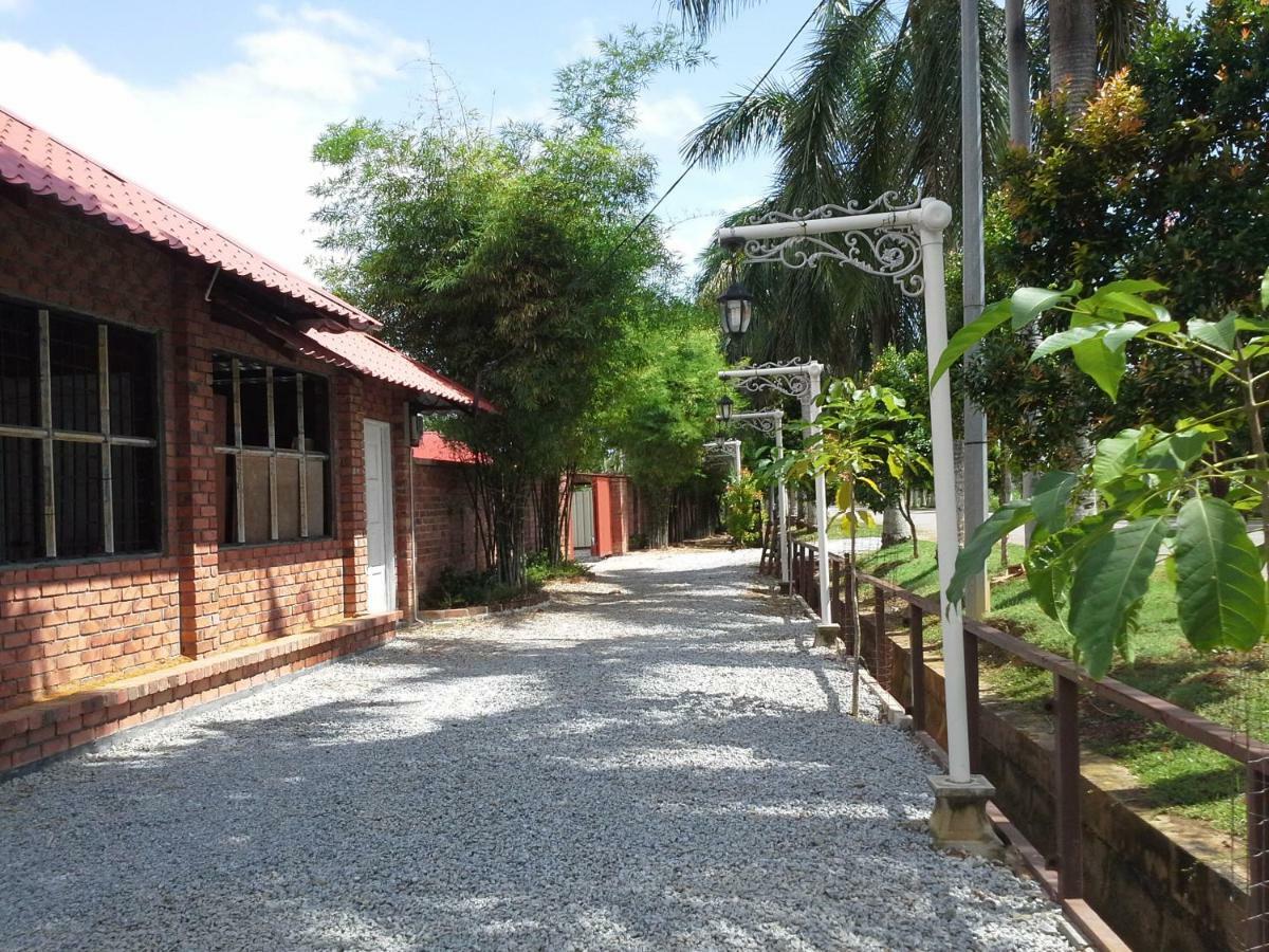 Homestay Umbai Kelana Merlimau Esterno foto